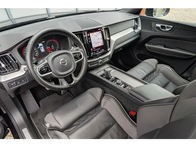 Volvo XC60 2.0 Recharge T6 AWD R-Design Black Trekhaak Panorama