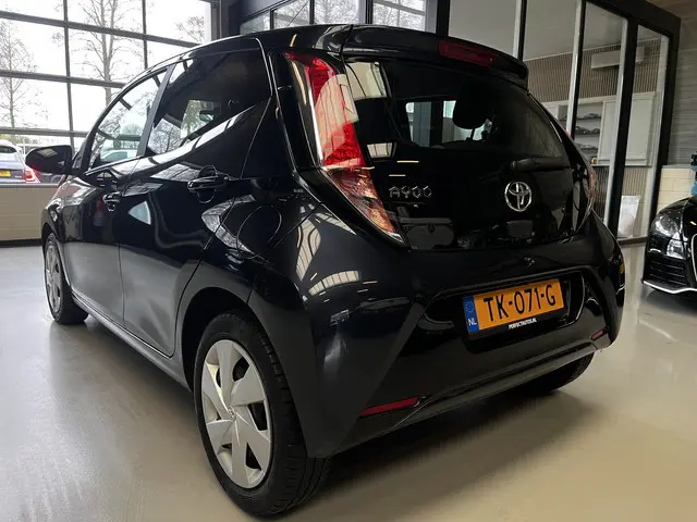 Toyota Aygo 1.0 VVT-i x-nav Airco, Camera, Navi