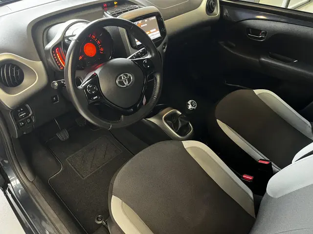 Toyota Aygo 1.0 VVT-i x-nav Airco, Camera, Navi