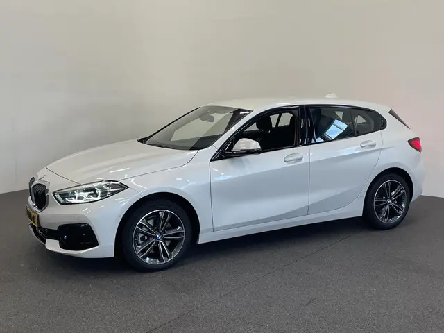BMW 1-serie 118i Sportline Business Edition Automaat Navigatie Apple Carplay/Android Auto Camera Par...