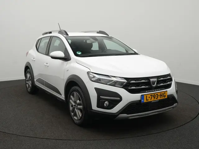 Dacia Sandero TCe 100 Bi-Fuel Essential - RIJKLAARPRIJS - LPG G3 - Trekhaak - All Seasonbanden - Cru...