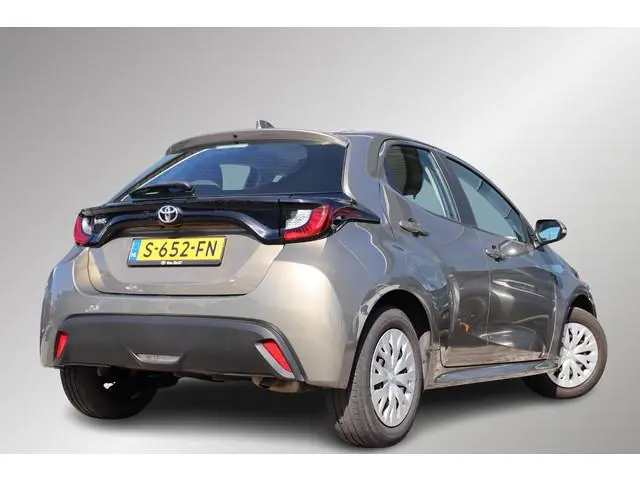 Toyota Yaris 1.5 VVT-i Active Parkeercamera, Apple carplay, Android auto.