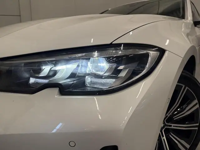 BMW 3-serie 320e Edition CAMERA/LEER-SPORT/MEMORY/LIVE COCKPIT PRO/LED/CARPLAY/SFEER/18"/PRIVACY/SHA...