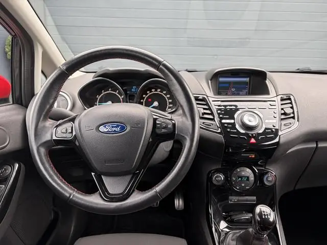 Ford Fiesta 1.0 EcoBoost Black Edition 141pk,Navi,Pdc,D-riem net vv,Clima,Cruise,Lm velgen,N.A.P,Apk...