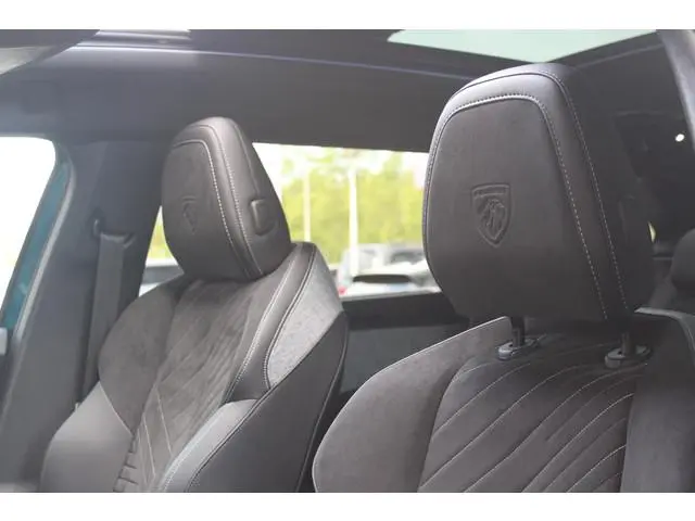 Peugeot e-5008