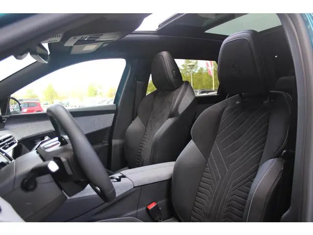 Peugeot e-5008 LAUNCH EDITION GT 325PK Dual Motor 73 kWh | PANORAMA SCHUIF / KANTELDAK | LEDEREN BEK...