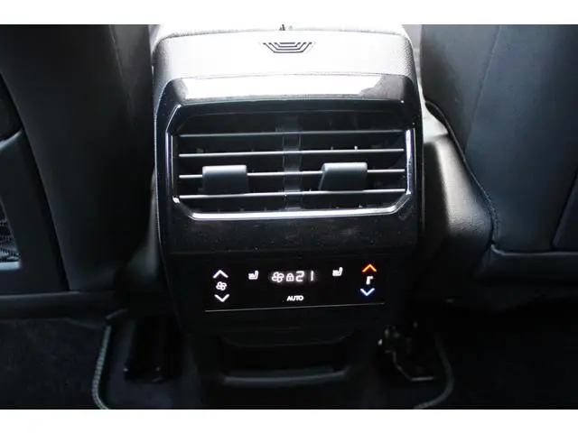 Peugeot e-5008