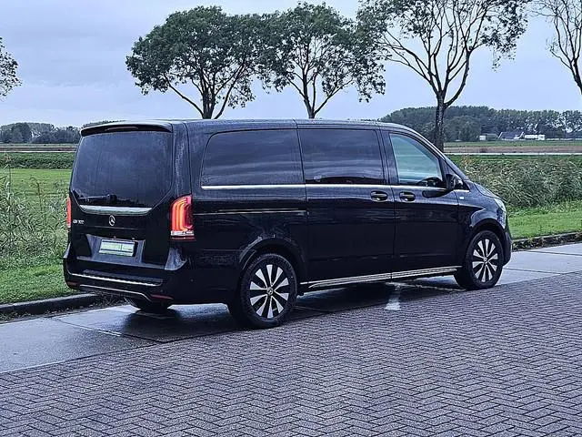 MERCEDES-BENZ EQV 300 L2 365KM WLTP LED 360Camera Leer 110Kw-Snelladen 90kWh!