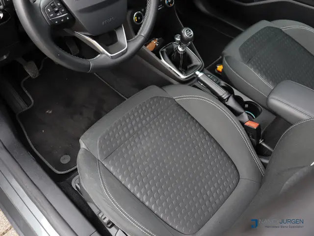 Ford Fiesta 1.0 EcoBoost Titanium | Pano | Adaptive Cruise | Camera | Sensoren Voor + Achter | Bang...