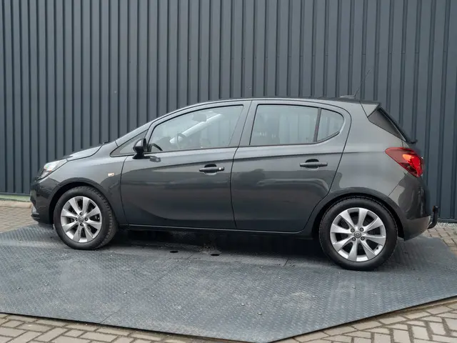 Opel Corsa 1.4 90Pk Favourite | Trekhaak afnb. | Navi | Apple Carplay/ Android Auto | Prijs Rijklaar!!