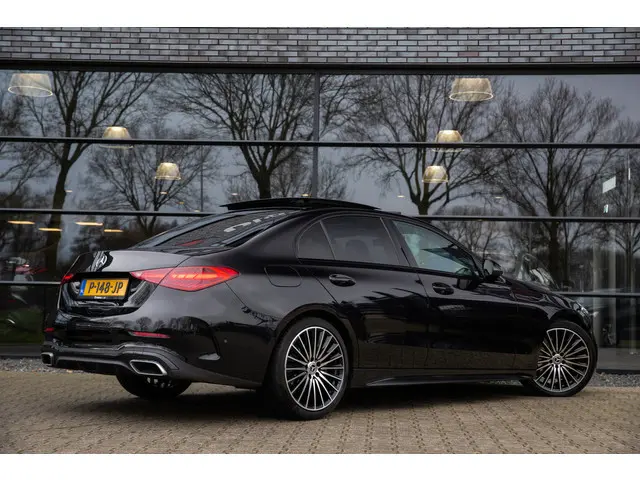 Mercedes-Benz C-klasse 180 AMG Line , Panoramadak, Carplay, 19 inch, Volleder