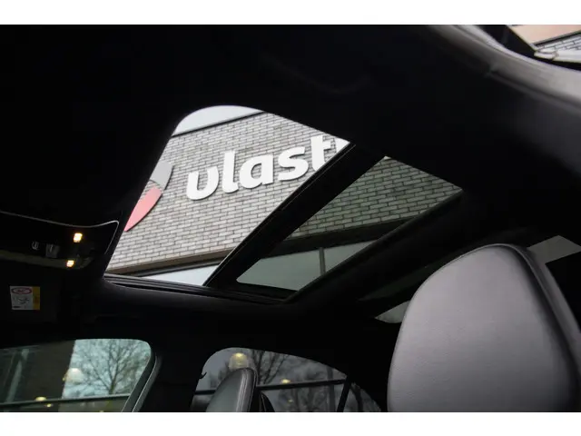 Mercedes-Benz C-klasse 180 AMG Line , Panoramadak, Carplay, 19 inch, Volleder