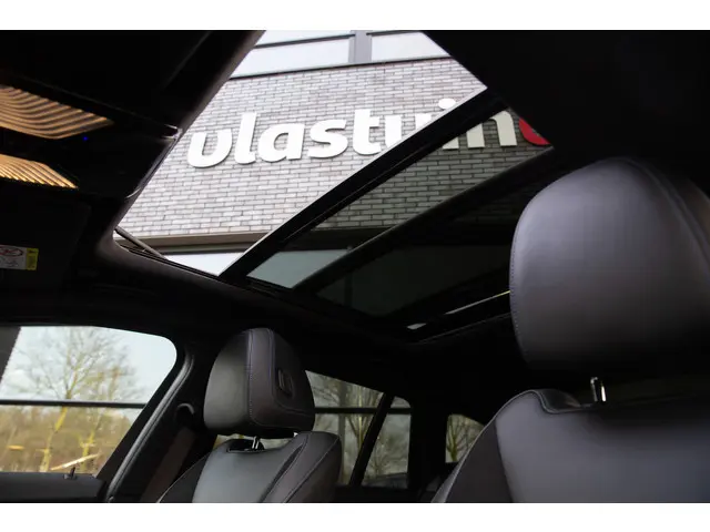 BMW 3-serie Touring 330i High Executive M-Sport , Panoramadak, Adap. cruise,