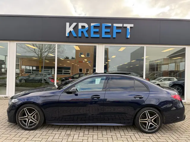 Mercedes-Benz C-klasse 180 AMG Line Nieuw model | Schuifdak
