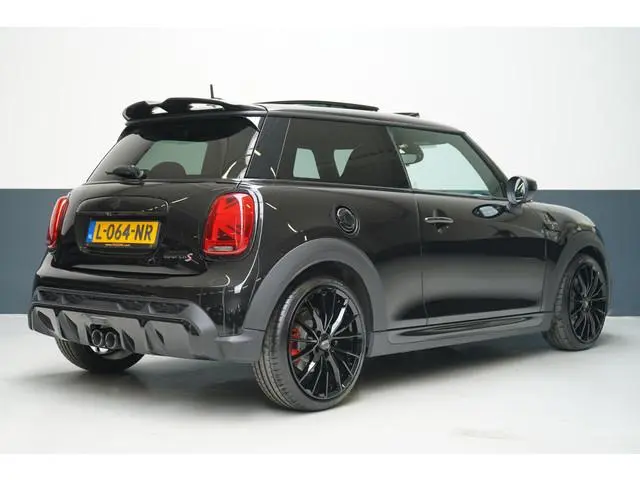 Mini John Cooper Works 2.0 S | Panoramadak | Carplay | Head-Up | H/K Sound | Black pack | Stoelverwa...