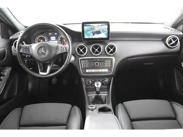 Mercedes-Benz A-klasse 180 AMG-Line Ambiente *Navi*Stoelverwarming*