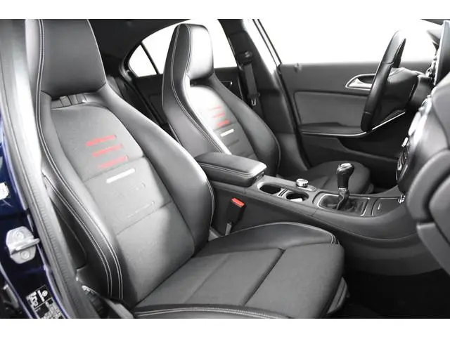 Mercedes-Benz A-klasse 180 AMG-Line Ambiente *Navi*Stoelverwarming*