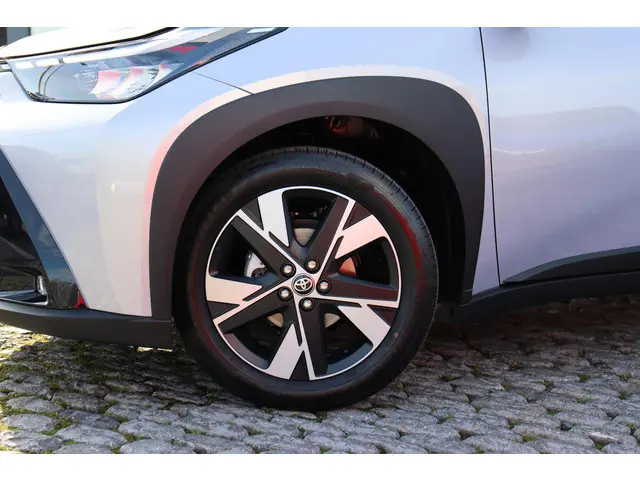 Toyota Aygo X Hybrid 115 pulse, Apple Carplay, Android Auto, LED, Adaptieve cruise control.