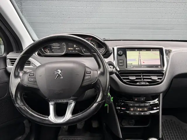 Peugeot 2008 1.2 PureTech Allure Pano,Navi,Camera,110pk,Halfleder,Clima,Cruise,Dealer Onderhouden,Pd...