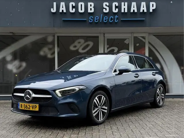 Mercedes-Benz A-klasse 250 e Business Solution Luxury / Keyless / Trekhaak (1.600KG) / Panodak / Cam...