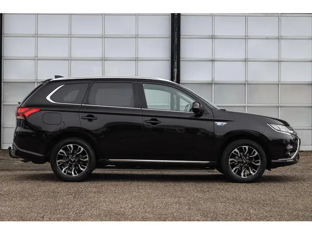 Mitsubishi Outlander 2.0 PHEV Instyle+ ✅ Pano ✅ ACC ✅ 360cam
