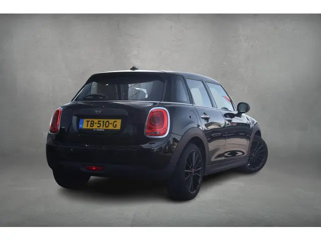 Mini Mini 1.5 One | Airco | 17" jcw velgen | Navi | Dakspoiler |