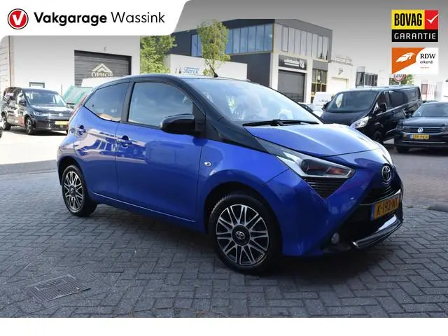 Toyota Aygo 1.0 VVT-i x-clusiv Airco Parkeer camera Cruise control 2-tone