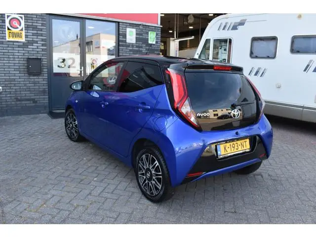 Toyota Aygo 1.0 VVT-i x-clusiv Airco Parkeer camera Cruise control 2-tone