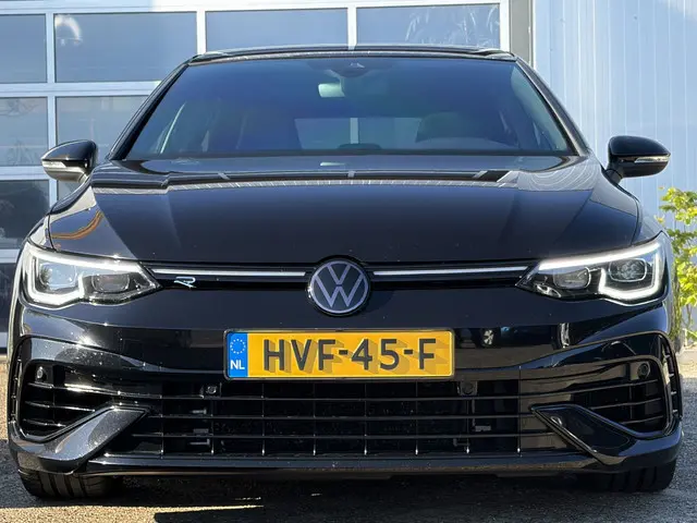 Volkswagen Golf 2.0 TSI R 4Motion 320pk | Akrapovič | R-Performance Pakket | Harman/Kardon Sound | E...