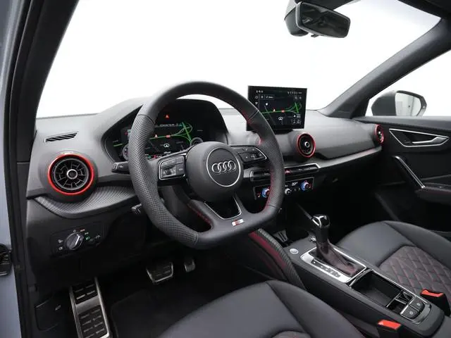 Audi Q2 35 TFSI 150 pk S-tronic S-Line | Trekhaak | Leder | Matrix LED | Achteruitrijcamera | Stoelv...