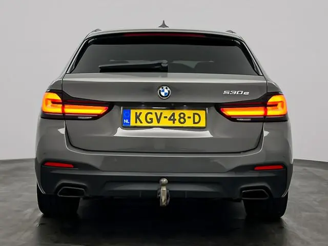 BMW 5-serie Touring 530e High Executive M-Sport BERNINAGRAU - LED -CARPLAY- 20 INCH