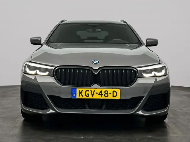 BMW 5-serie Touring 530e High Executive M-Sport BERNINAGRAU - LED -CARPLAY- 20 INCH