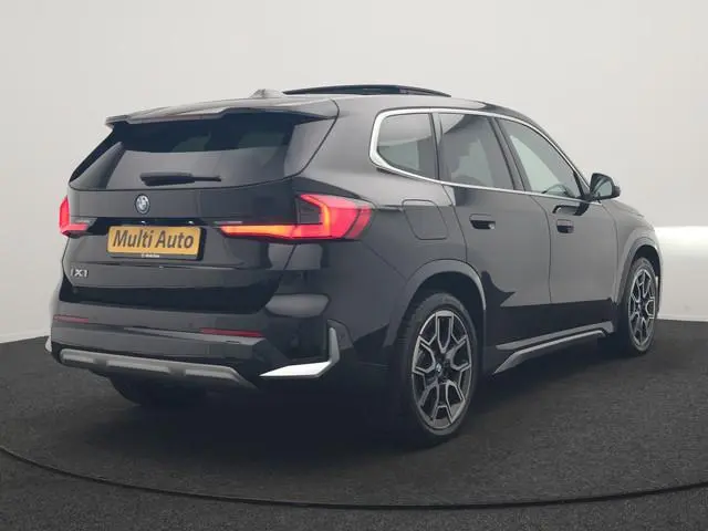 BMW iX1 xDrive30 X Line 67 kWh 313pk Dealer O.H. | Trekhaak Af Fabriek | Panodak | Head Up | Adaptiv...