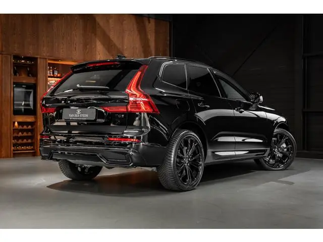 Volvo XC60 2.0 T6 Plug-in hybrid AWD Ultimate Black Edition Nieuw | R Design