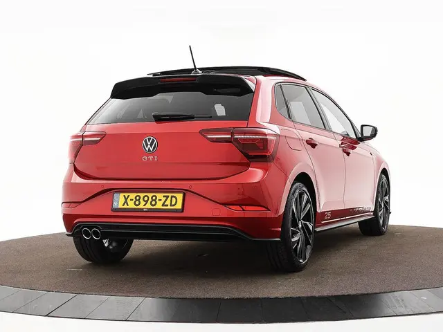 Volkswagen Polo 2.0 TSI 207pk DSG GTI Edition 25 · Panoramadak · Camera · Apple/Android Car Play · B...