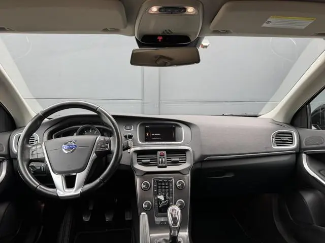 Volvo V40 1.6 T3 Momentum / 100% Onderhoud / Geen Import