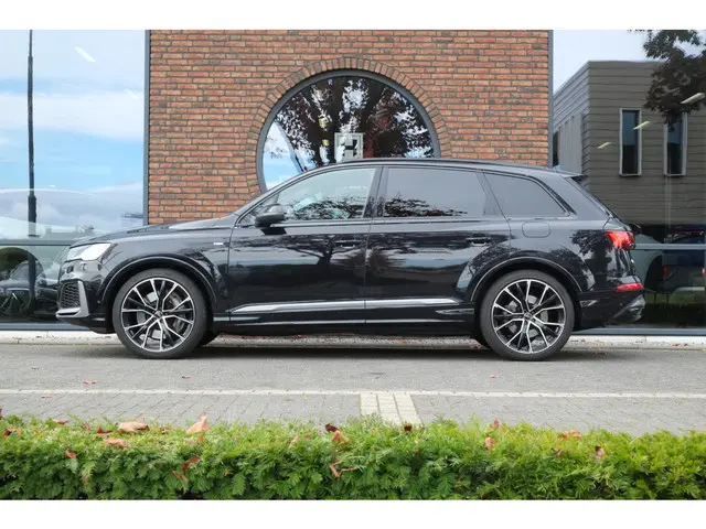 Audi Q7 55 TFSI e quattro S-LINE  ACC, Head-up di