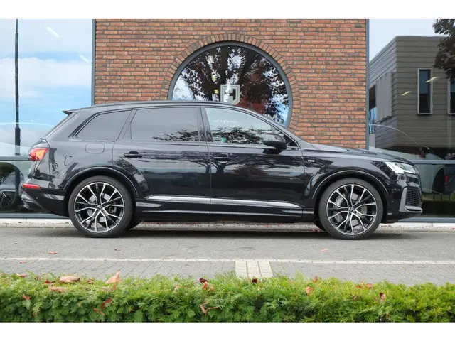 Audi Q7 55 TFSI e quattro S-LINE  ACC, Head-up di