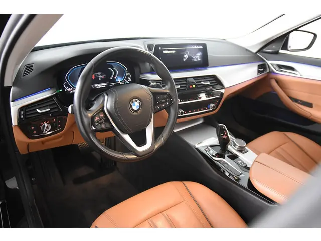 BMW 5-serie 530e Limosine *1ste Eigenaar*Leer*Schuifdak*Navigatie*Camera*