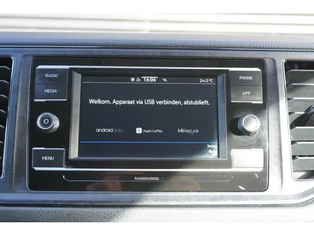 Volkswagen Crafter 140pk L3H3/L2H2 Apple Carplay Trekhaak Parkeersensoren Cruise control 3-Zits Stoe...