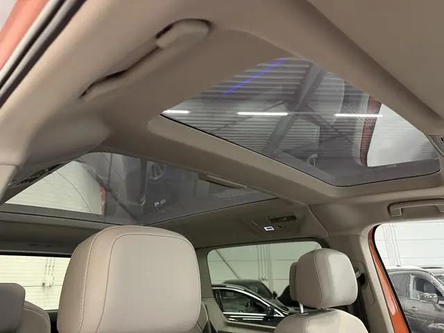 Volkswagen Multivan 1.4 eHybrid Energetic PANO/TREKHAAK/MASSAGE/LEER/SOH 95%/HEAD-UP/IQ-LIGHT/ELECTR...