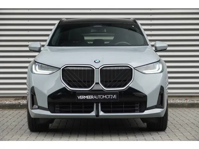 BMW X3 30e xDrive M-Sport | Panodak | Trekhaak | Memory | Driving Assistant | Iconic Glow |