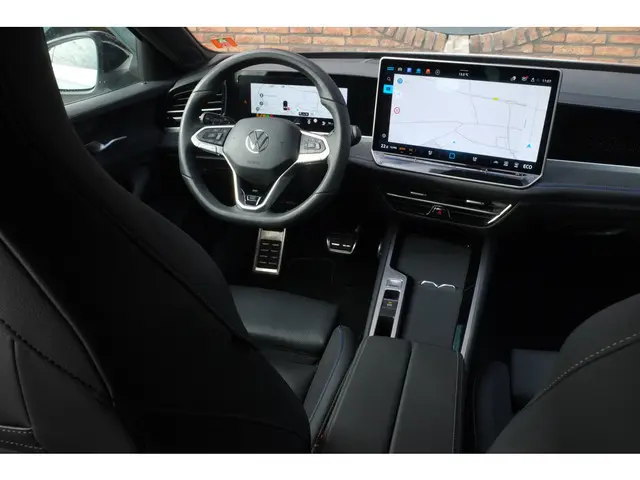 Volkswagen Passat Variant 1.5 eHybrid 272pk R-Line Edition Trekhaak, 360° Camera, 