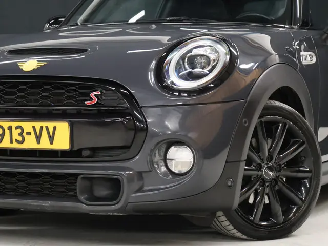 MINI Mini 2.0 Cooper S Chili FULL OPTION [SCHUIFKANTELDAK, APPLE CARPLAY, HARMAN/KARDON, HUD, ACHTERUITRIJCAMERA, ADAPTIVE CRUISE CONTROL, PDC V+A, STOELVERWARMING, AUTOMATISCHE AIRCO, NIEUWSTAAT]