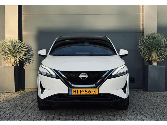 Nissan Qashqai 1.3 MHEV /Pano/Navi/Camera/AppleCarPlay