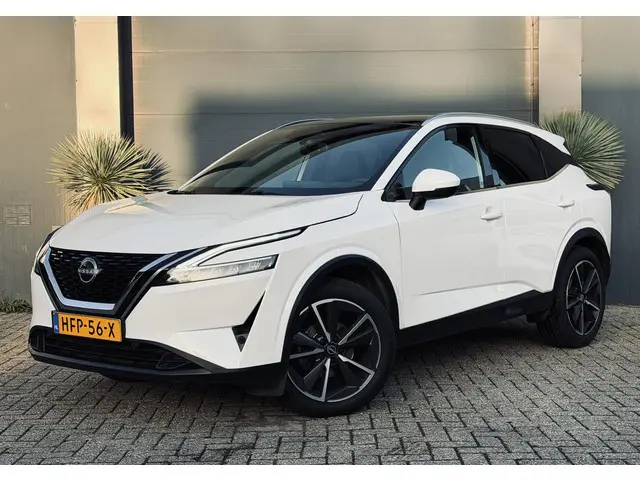 Nissan Qashqai 1.3 MHEV /Pano/Navi/Camera/AppleCarPlay