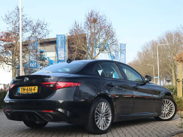 Alfa Romeo Giulia 2.0T Super / Adaptive CC