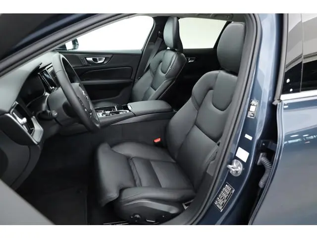 Volvo V60 2.0 T6 Plug-in hybrid AWD Plus Dark | Pano | HUD | Memory Seats | 360cam | 19'' | Leder |...