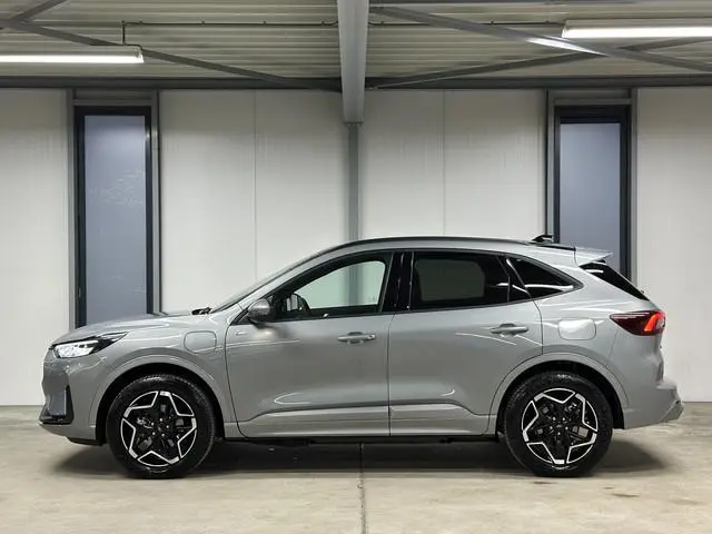 Ford Kuga 2.5 PHEV ST-Line 243pk | Elek. Panodak | Elek. Trekhaak | Winter-pakket | 19" |