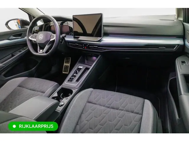 Volkswagen Golf 1.5 eTSI GOAL edition   All-season | Navigatie | PDC V+A | Stoel- stuurverwarming Pr...